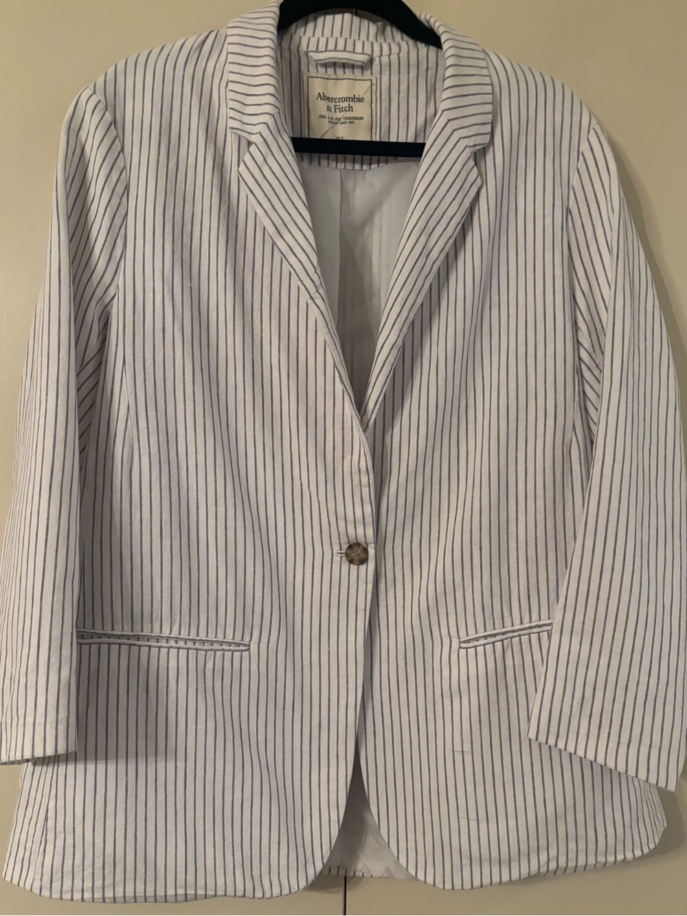 Abercrombie & Fitch White Blazer with Navy Pinstripes